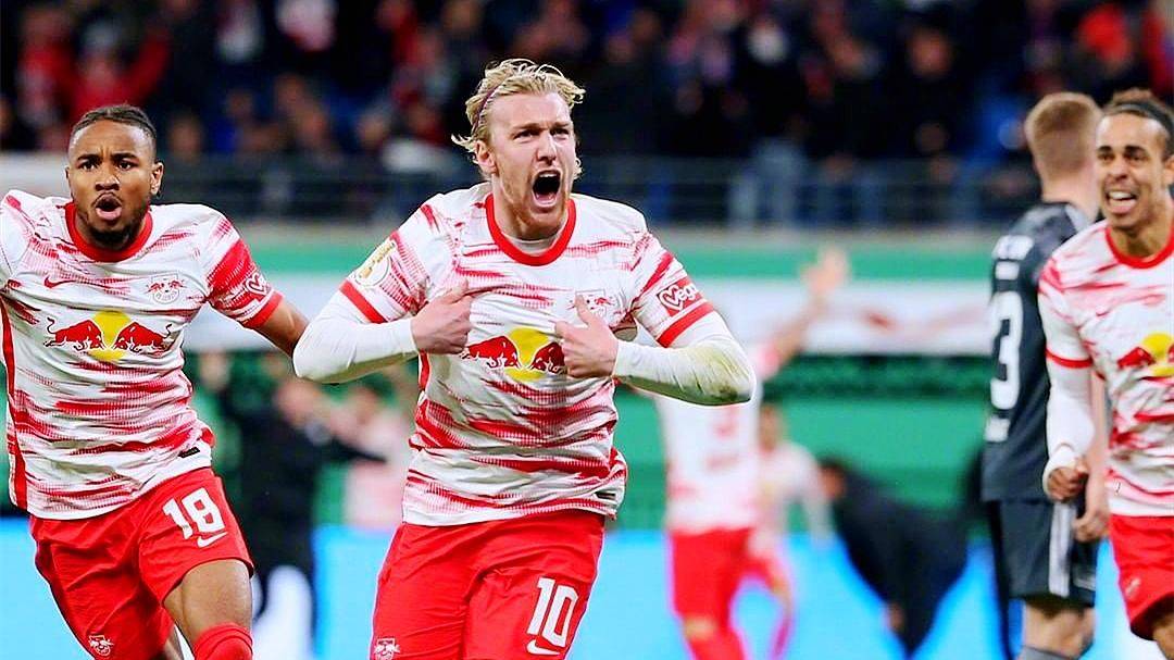 关于莱比锡红牛客场逆转柏林联队，取得关键胜利的信息