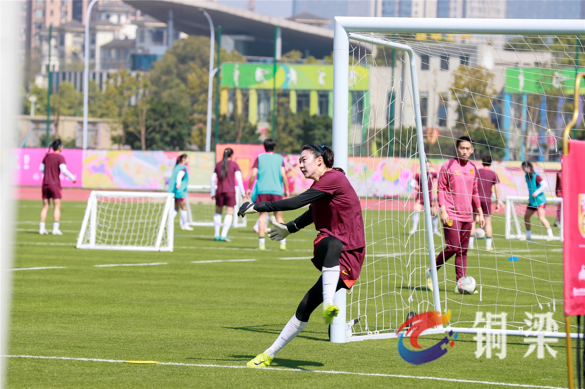 开云体育平台APP-女足比赛球队训练积极,备战临近开启的简单介绍