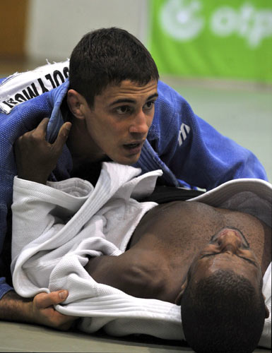 开云体育app-格鲁吉亚逼平阿根廷,浓墨重彩跻身小组第一的简单介绍