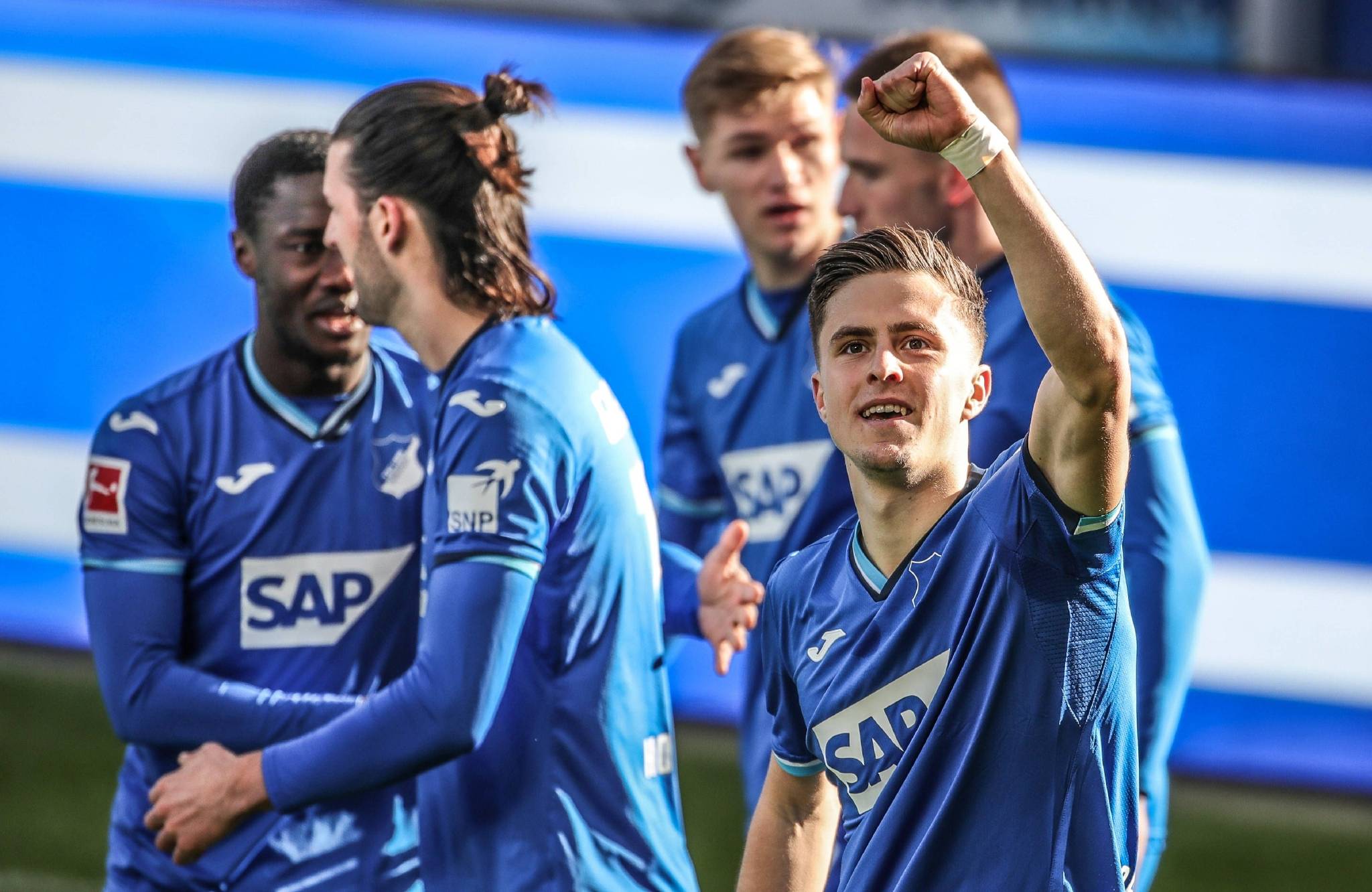 关于霍芬海姆坐镇主场迎战强敌，士气高涨的信息