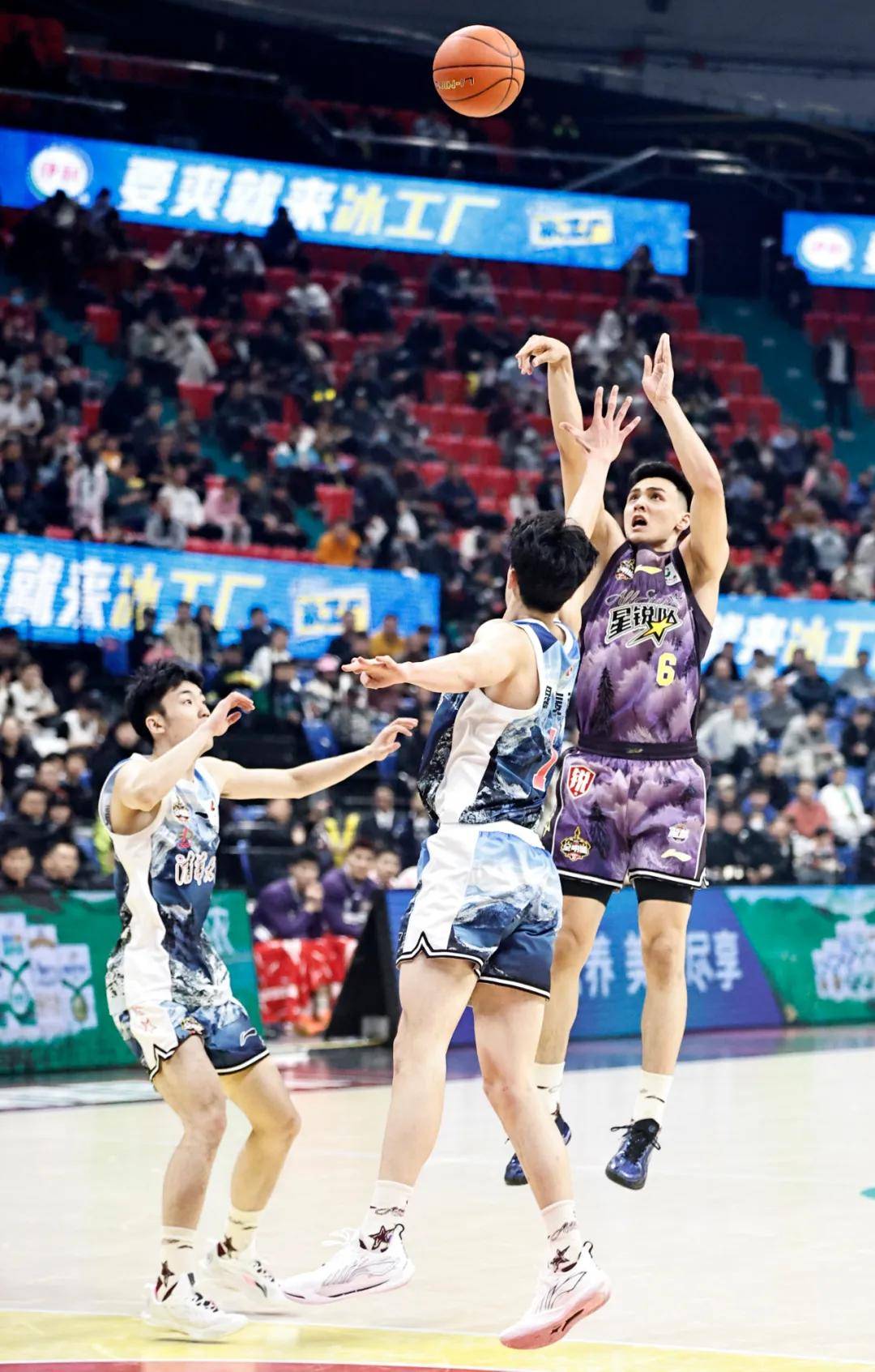 开云体育APP下载-CBA球员技艺精湛,赛场上的精彩瞬间感动全场的简单介绍