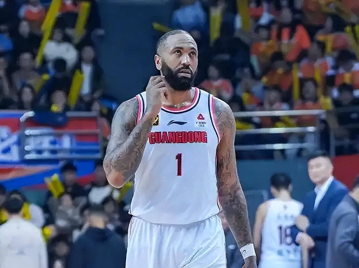 队员表现出色，成为球队的关键人物