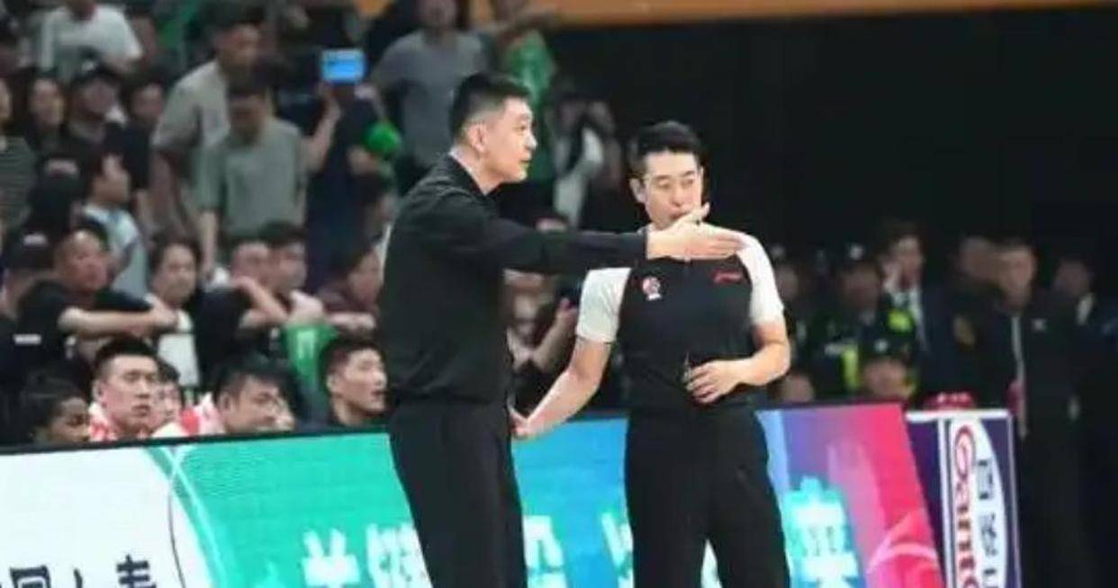 开云体育平台APP-亚洲杯热身赛中出现争执,裁判临场调停