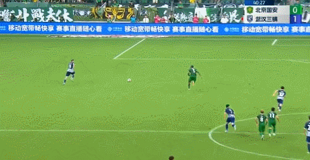 国安球员被红牌罚下，球队不利局面的简单介绍