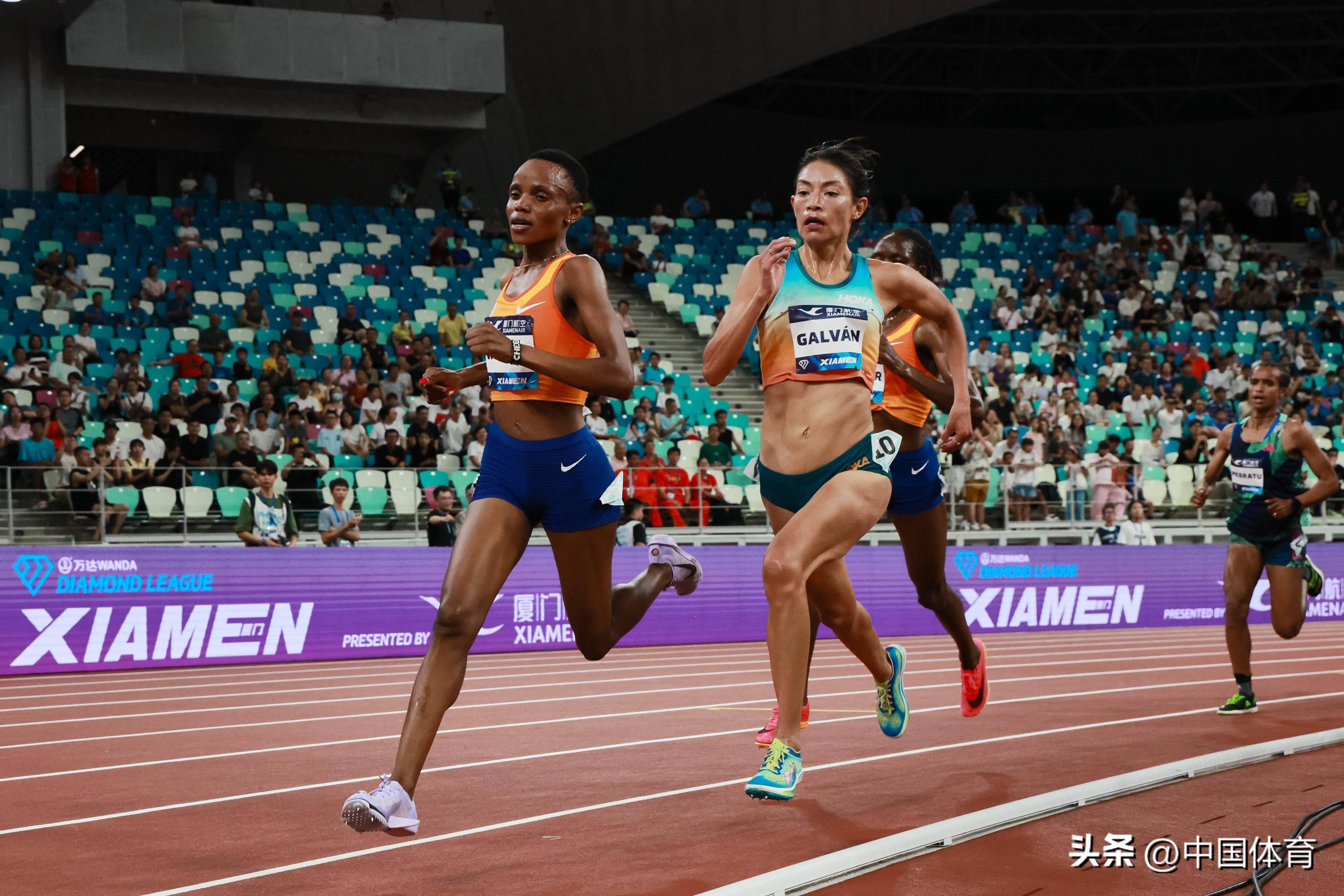 开云下载-包含田径比赛，肯尼亚选手奋力冲刺夺金的词条