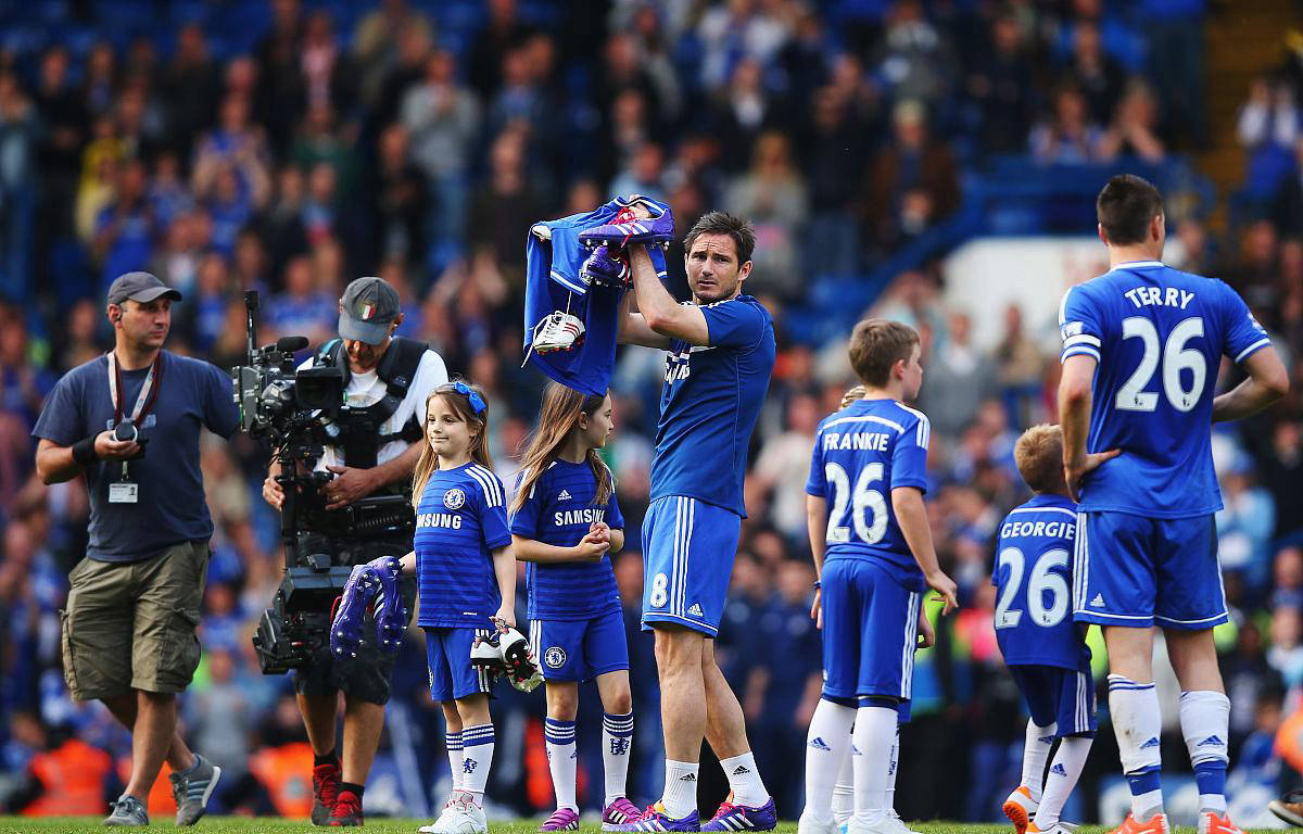 开云体育在线-切尔西主场逆袭击败利物浦，重新回到榜首位置的简单介绍