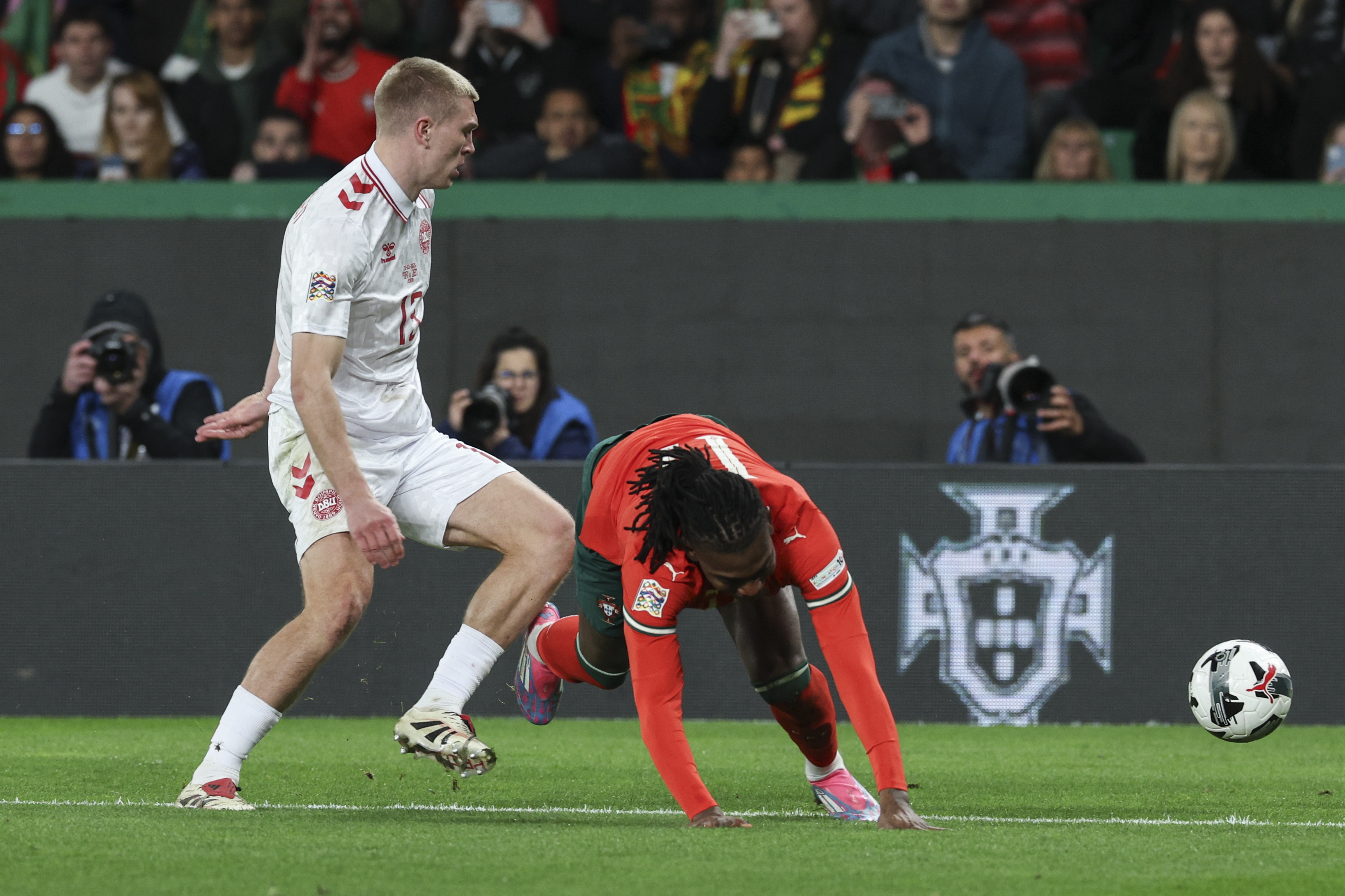 竞技风采：欧国联比赛的争夺的简单介绍