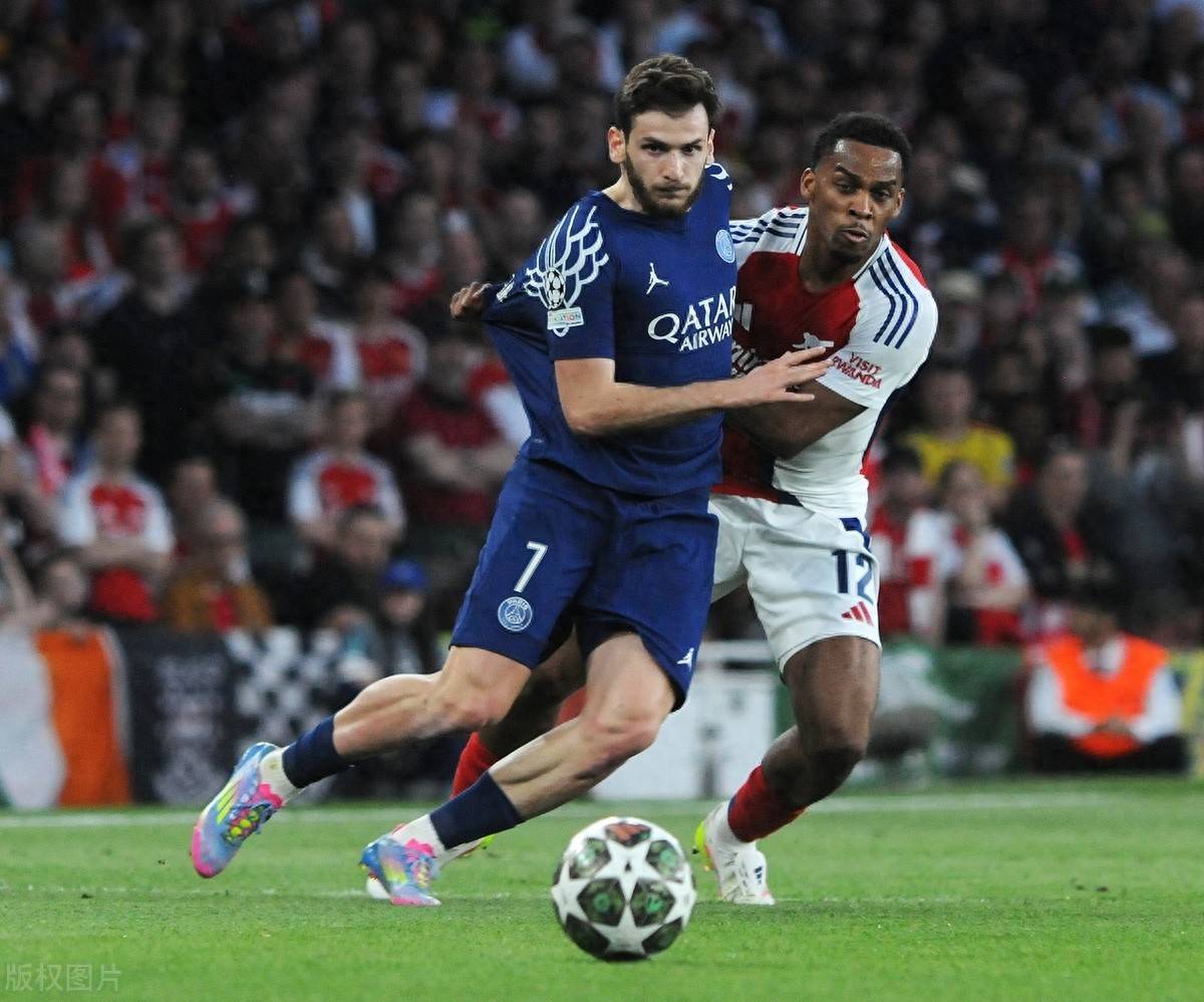 包含里昂客场憾负巴黎，晋级道路愈发坎坷的词条