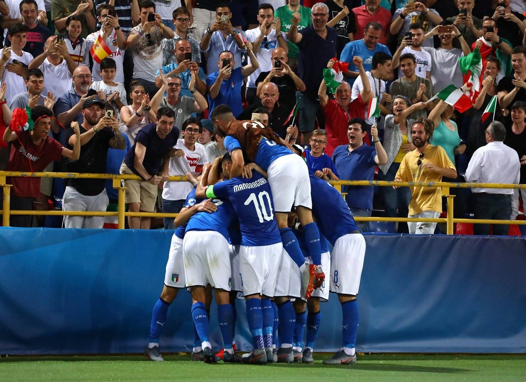 意大利队在友谊赛中全取全胜