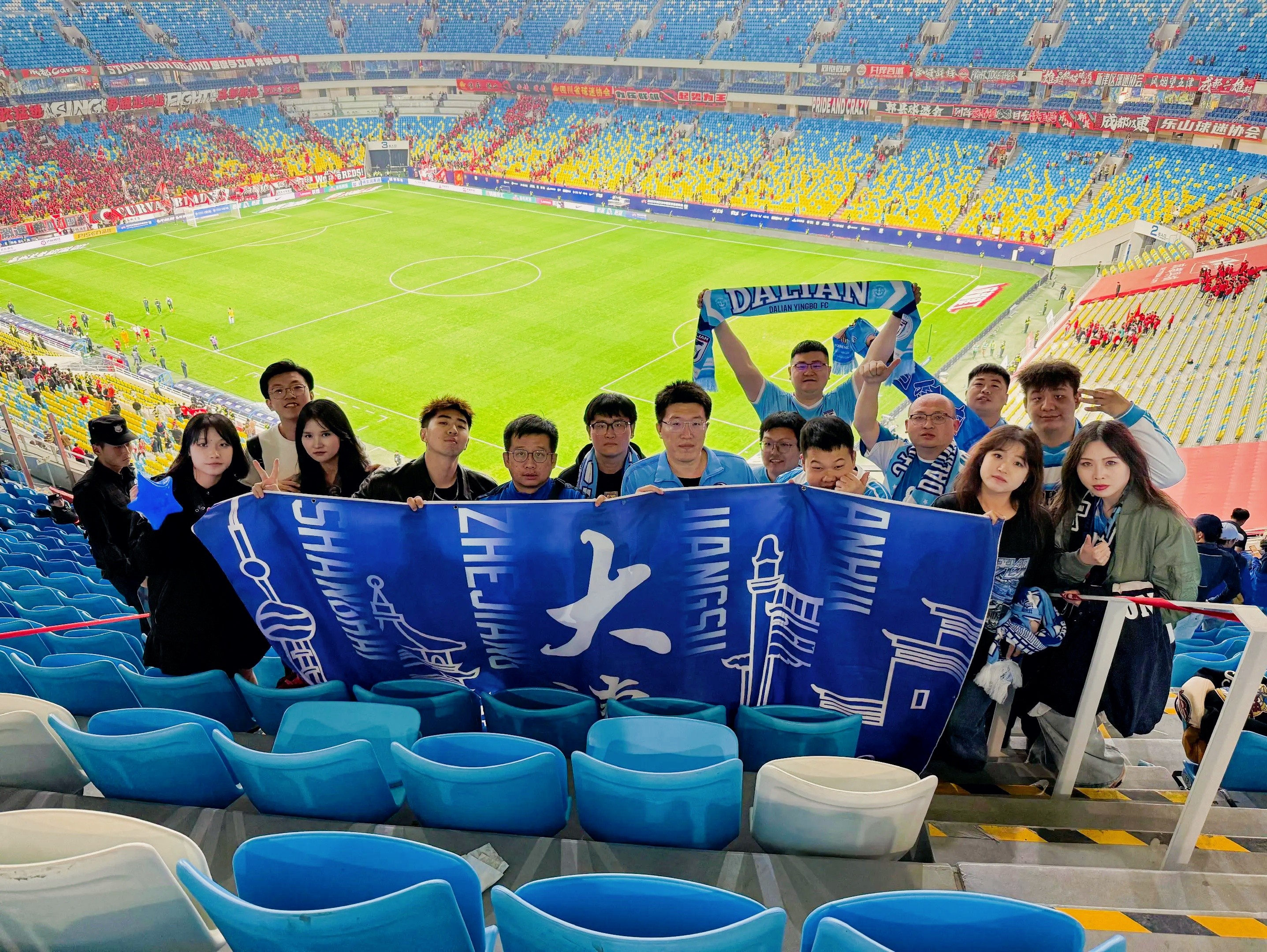 大连队主场奋勇争胜，全队表现出色稳居前列