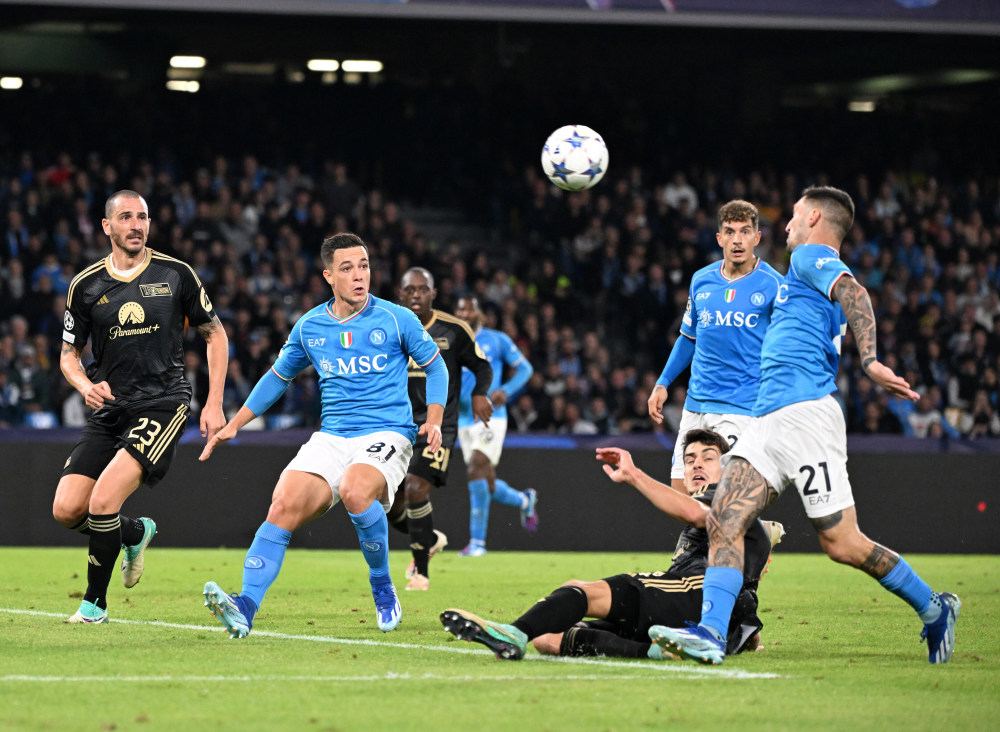 开云体育登录-关于那不勒斯三球大胜，重返欧冠区的信息