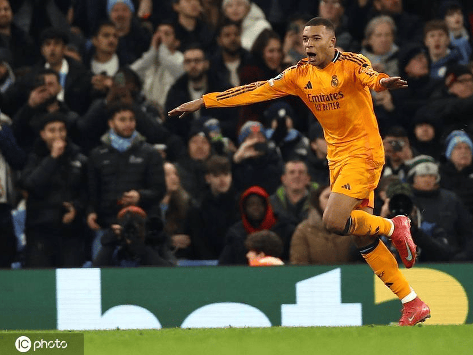 开云体育-出色的前锋表现，连续破门建功