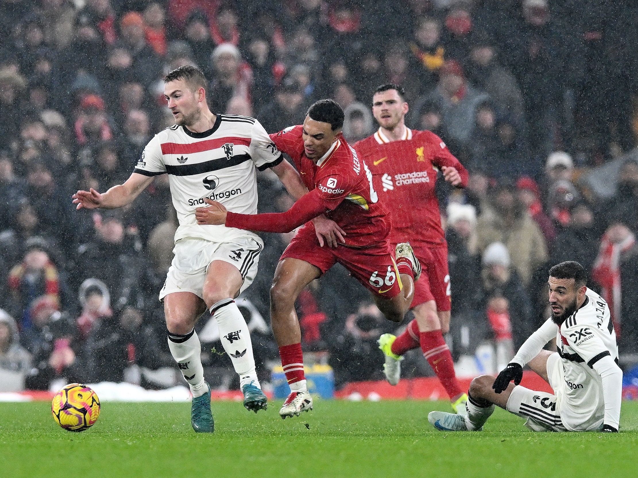 开云体育app-利物浦击败对手稳赢，主场胜利登顶巅峰宝座