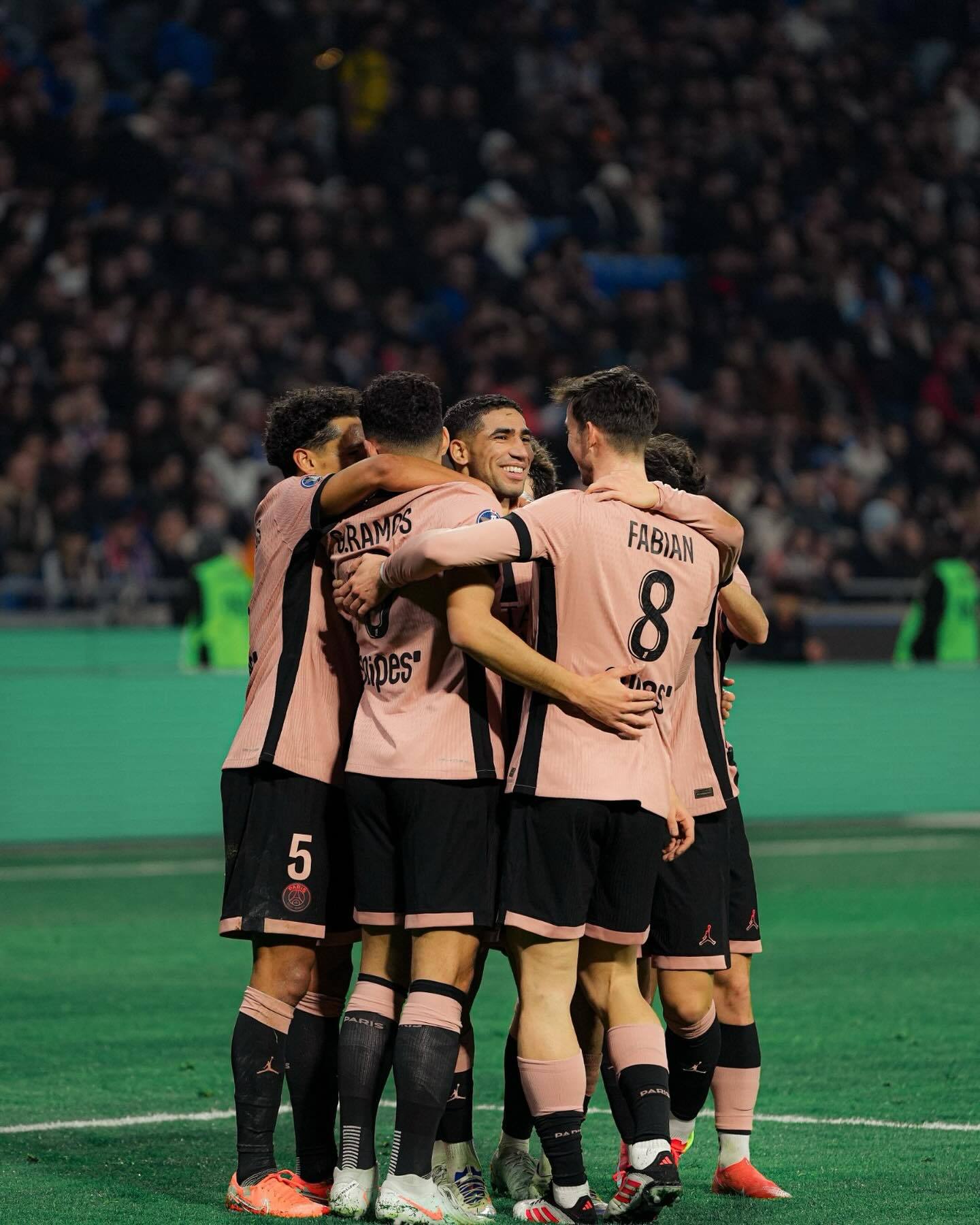 利物浦击败对手稳赢，主场胜利登顶巅峰宝座