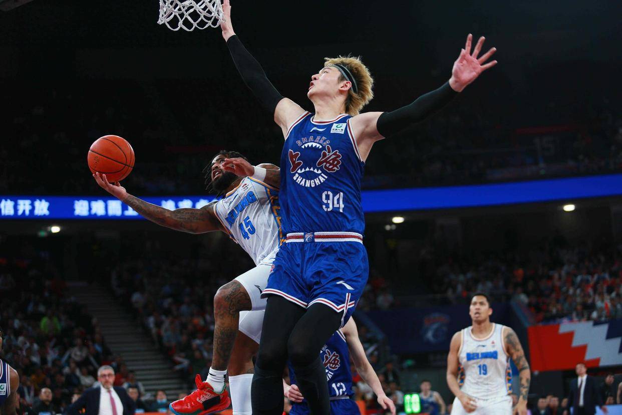 开云体育在线-关于季后赛席位悬念激烈，球队拼劲尽显的信息