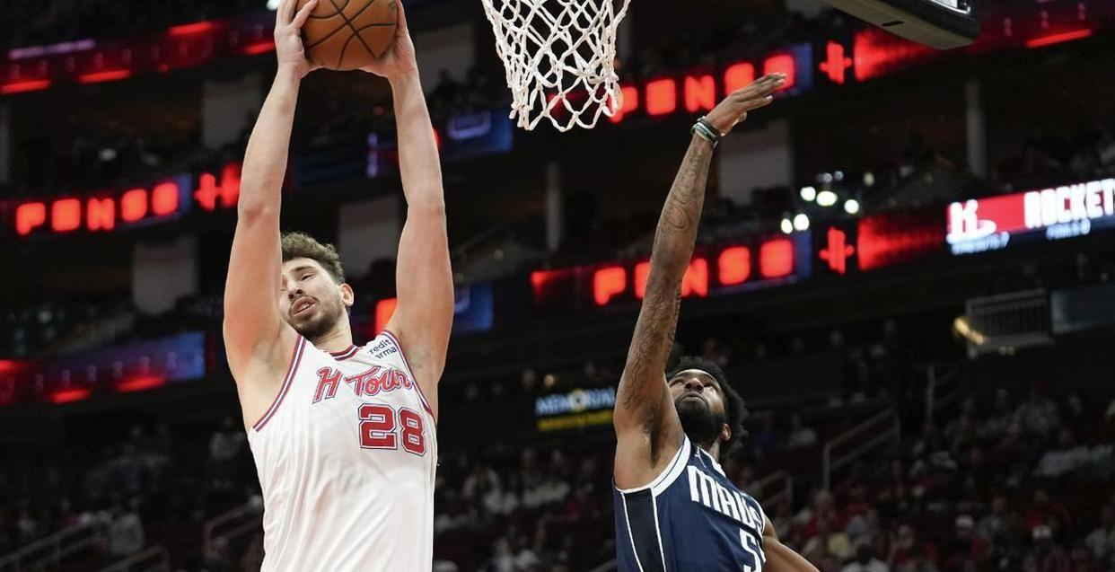 开云体育在线-火箭主场大胜独行侠，取得三连胜