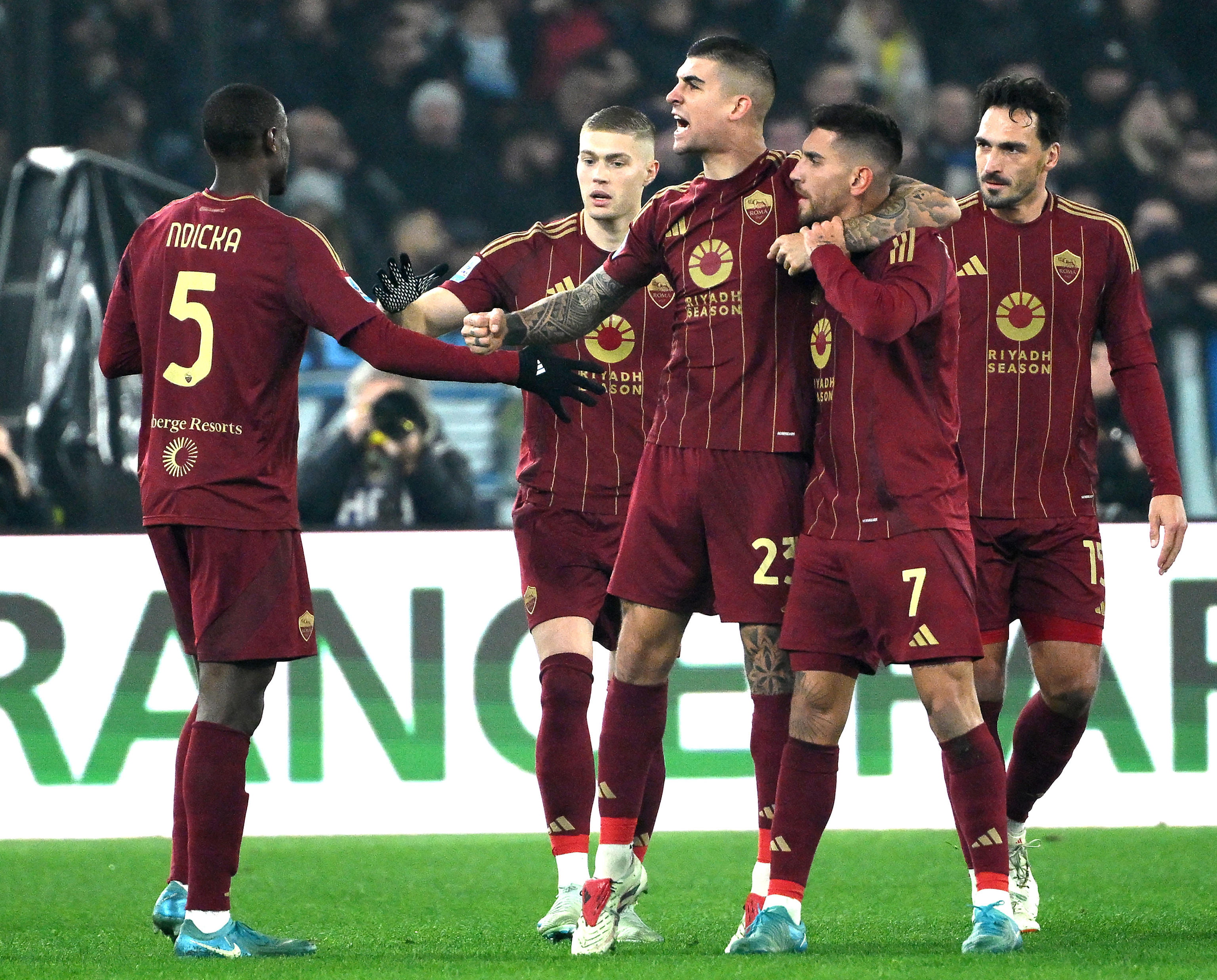 开云体育在线-意大利球队战胜对手，下一轮赛事备受期待