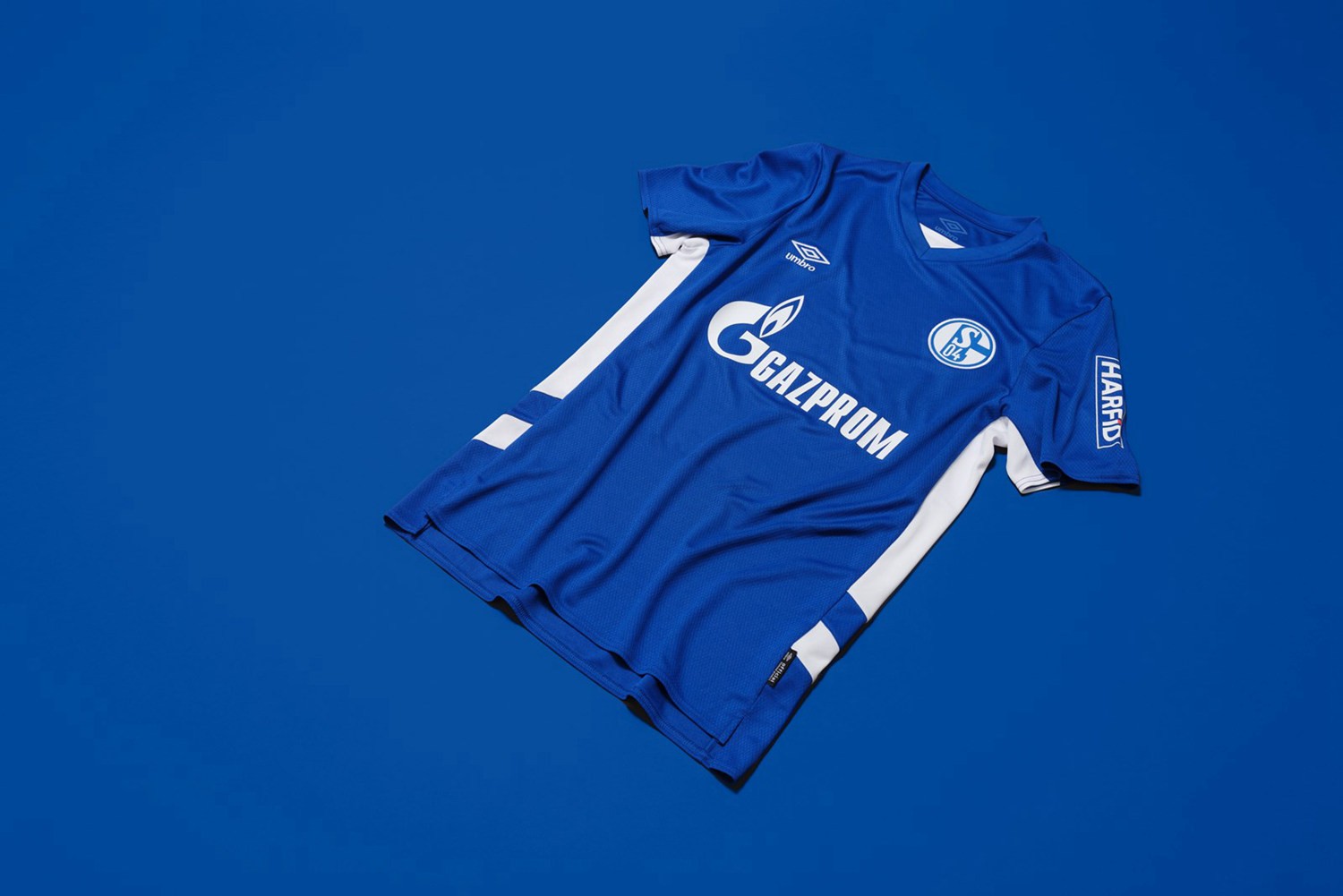 开云官网-沙尔克04队员火力全开，主场豪取三分