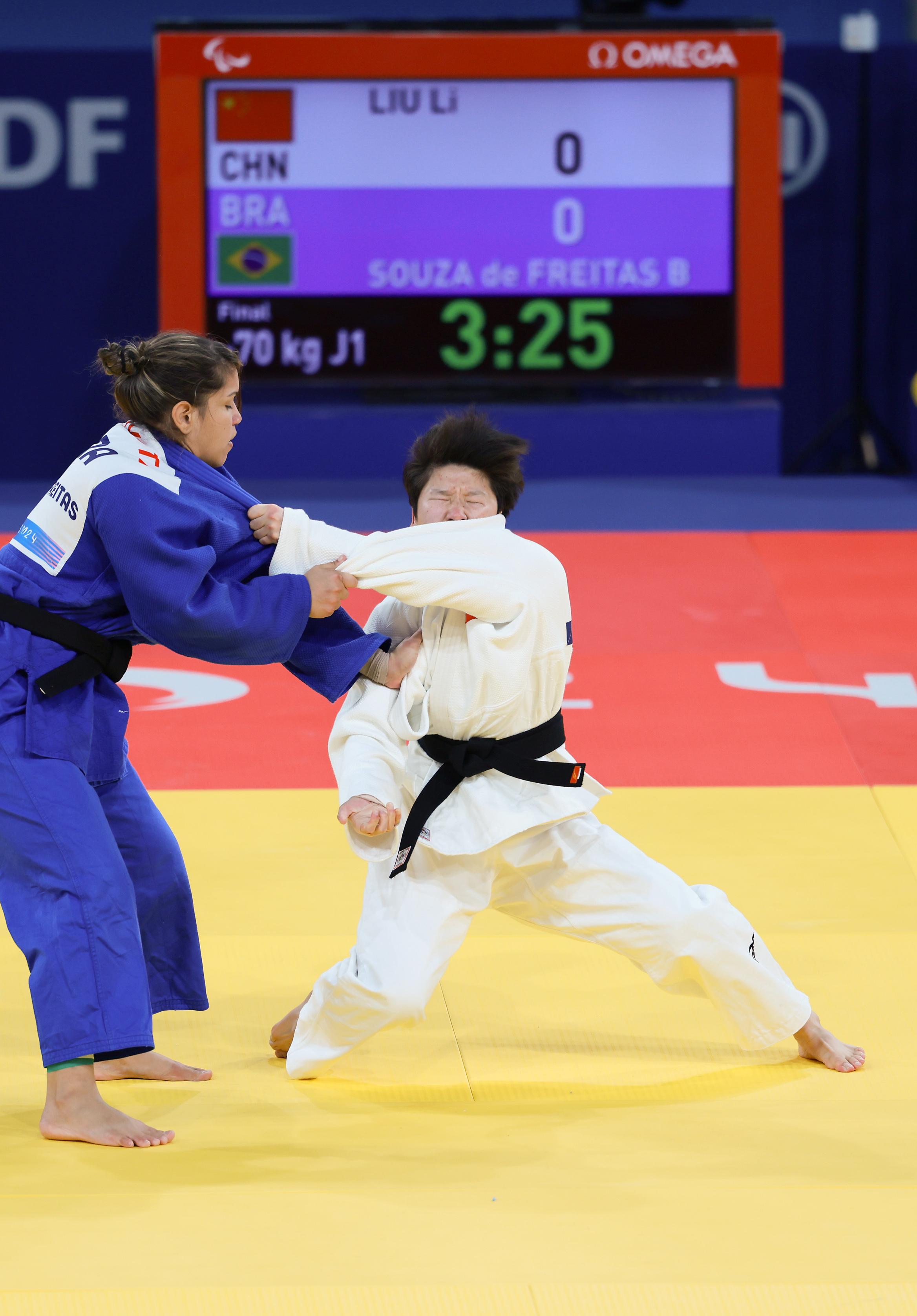 开云体育登录-关于日本女子柔道选手一鼓作气，夺下金牌的信息