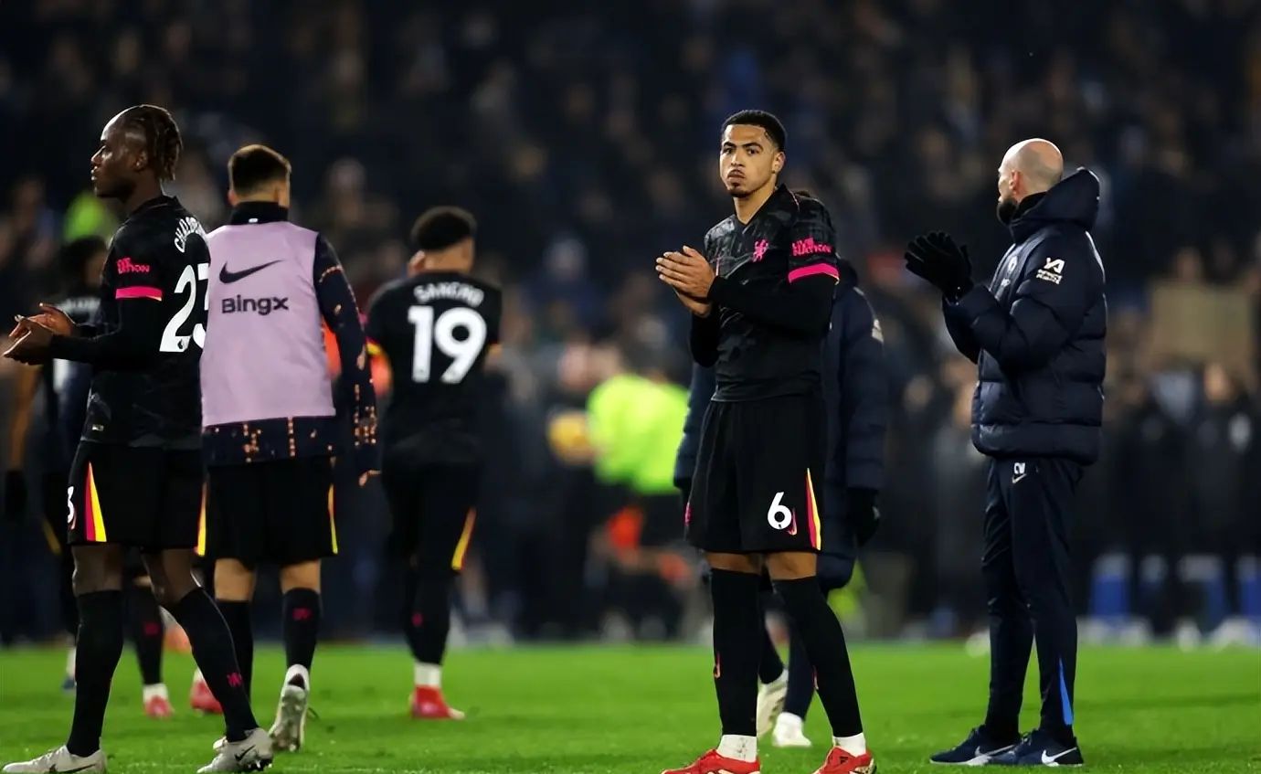 切尔西客场逆转埃弗顿，保持不败