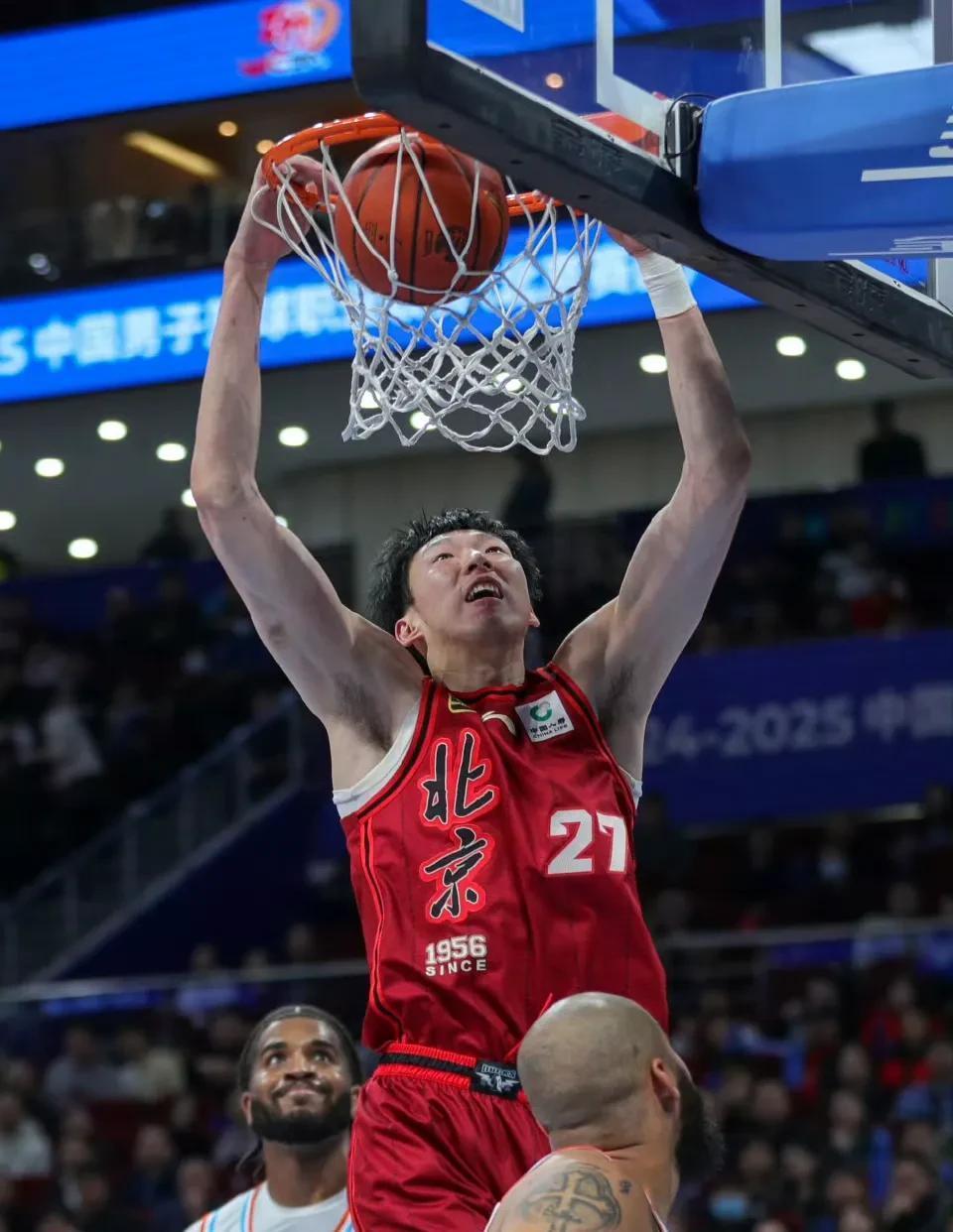 开云体育官网-一支强队在男子篮球比赛中大获全胜