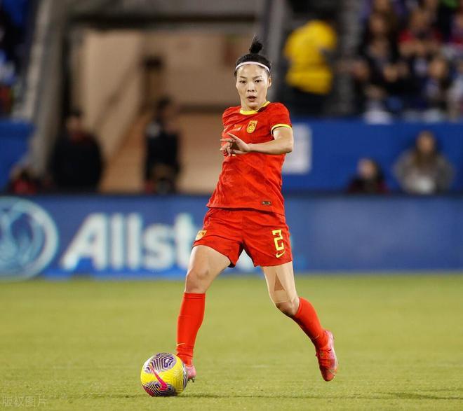 开云体育官方网站-加拿大女足队员表现抢眼，获得好评