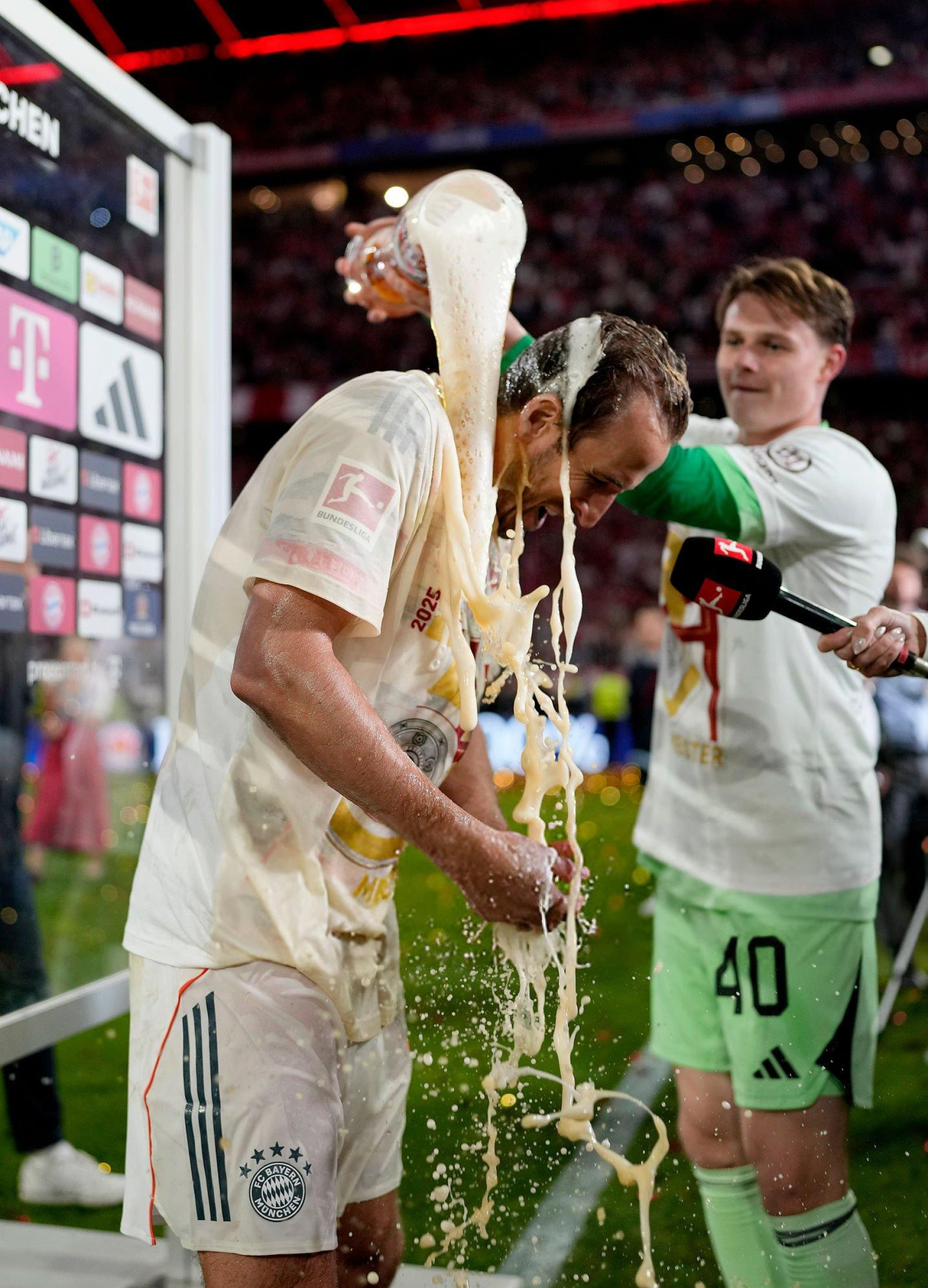 拜仁胜利在望，球迷欢欣鼓舞的简单介绍