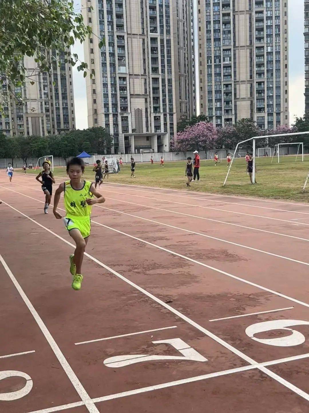 日本田径健将表现出色，冲击金牌