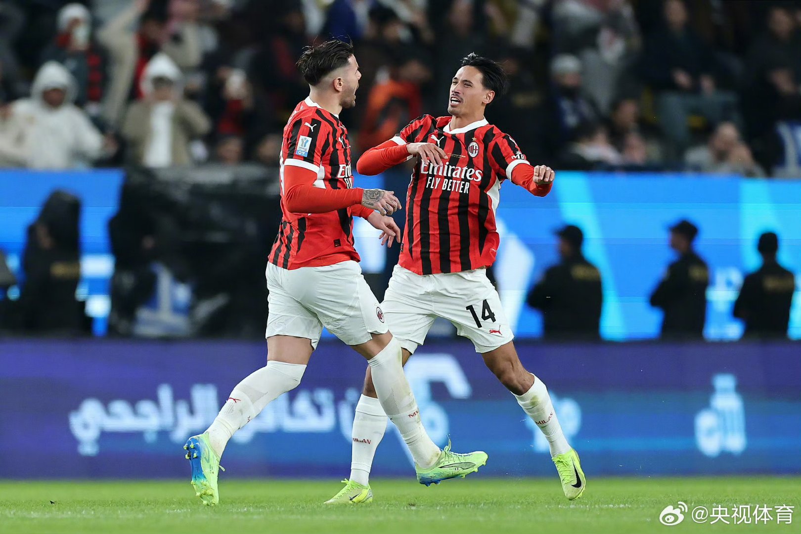 开云体育官网-AC米兰队险胜对手，临危不乱，稳占领先