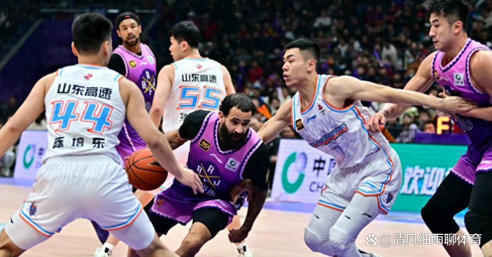 主场作战展现实力，球队取得胜利进决赛