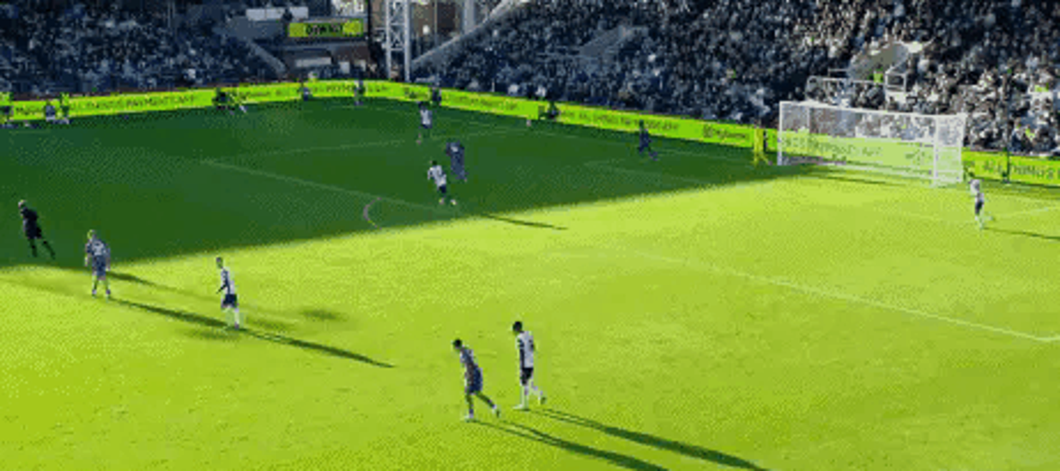 开云下载-切尔西主场失利，领跑优势被缩小步地可能不稳