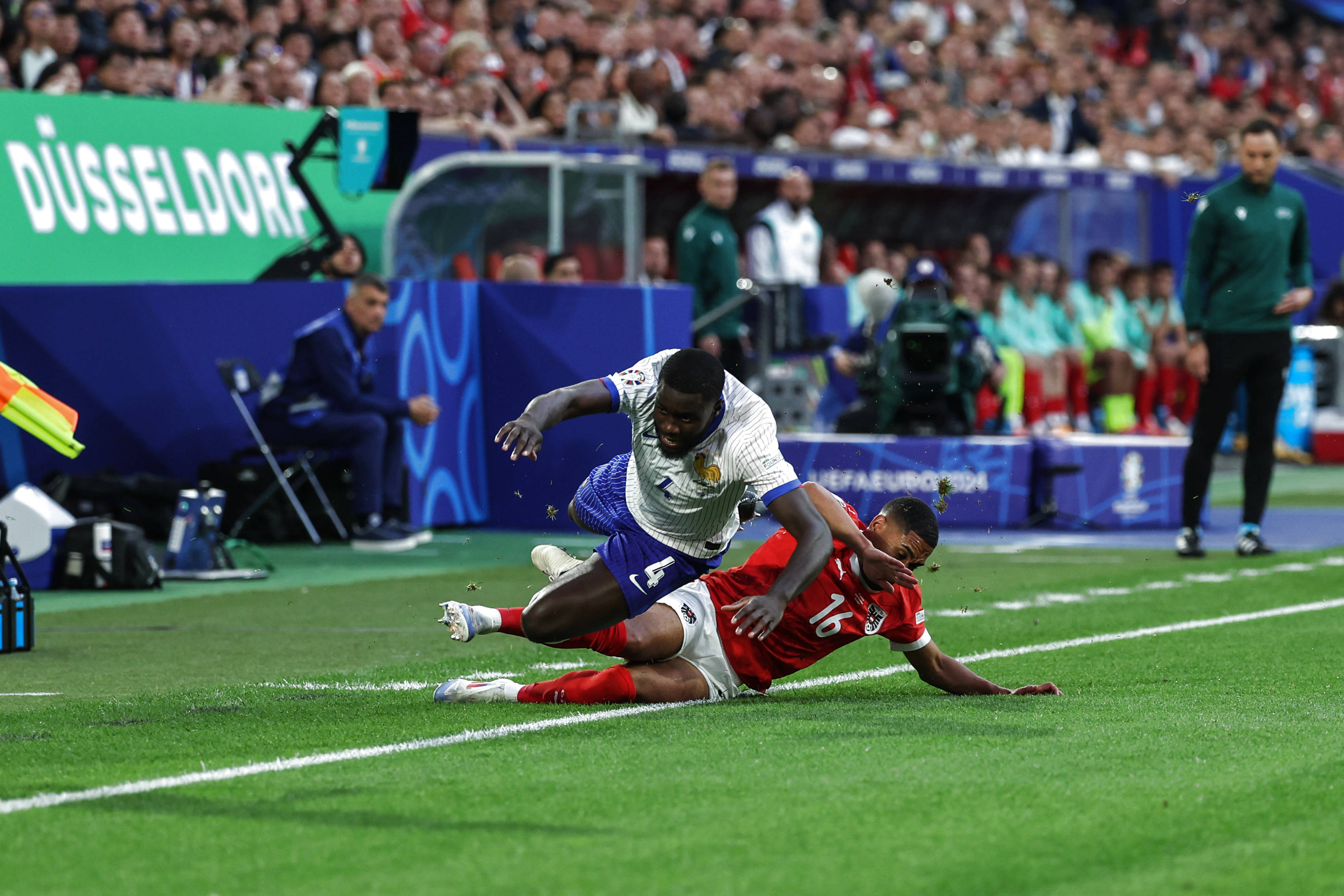 开云APP-经典对决即将上演，欧洲足球赛事百看不厌