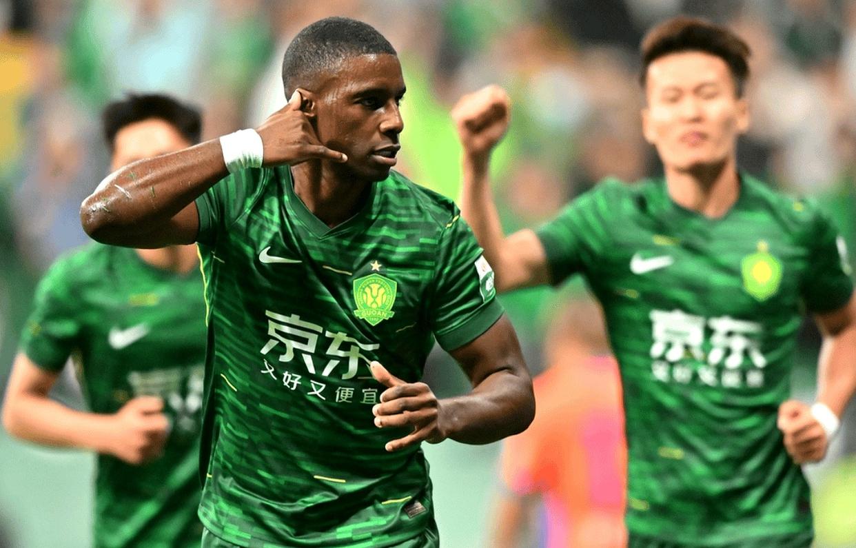 雷吉利奥继续犯规，红牌累累成球队心病