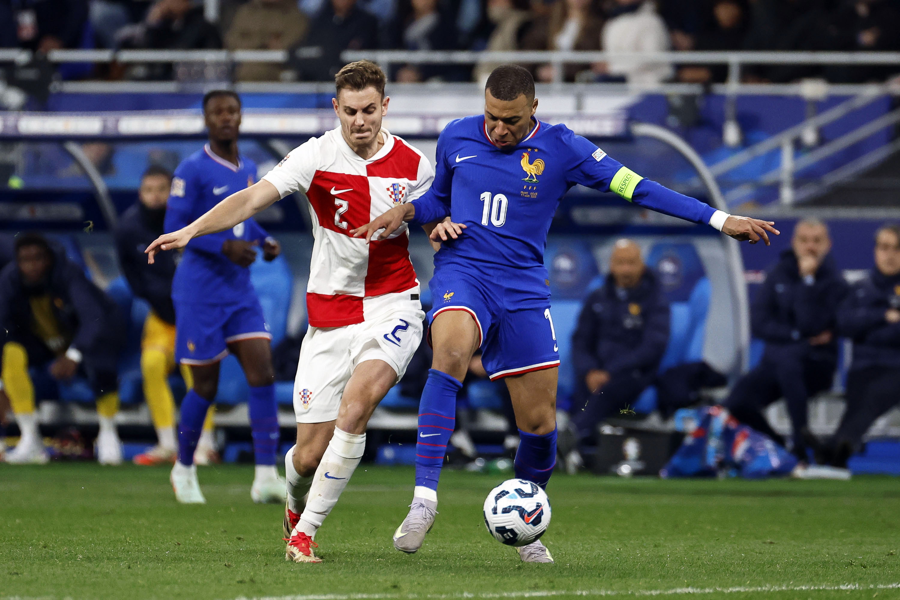 开云平台-欧国联半决赛实力悬殊,胜者屹立不倒