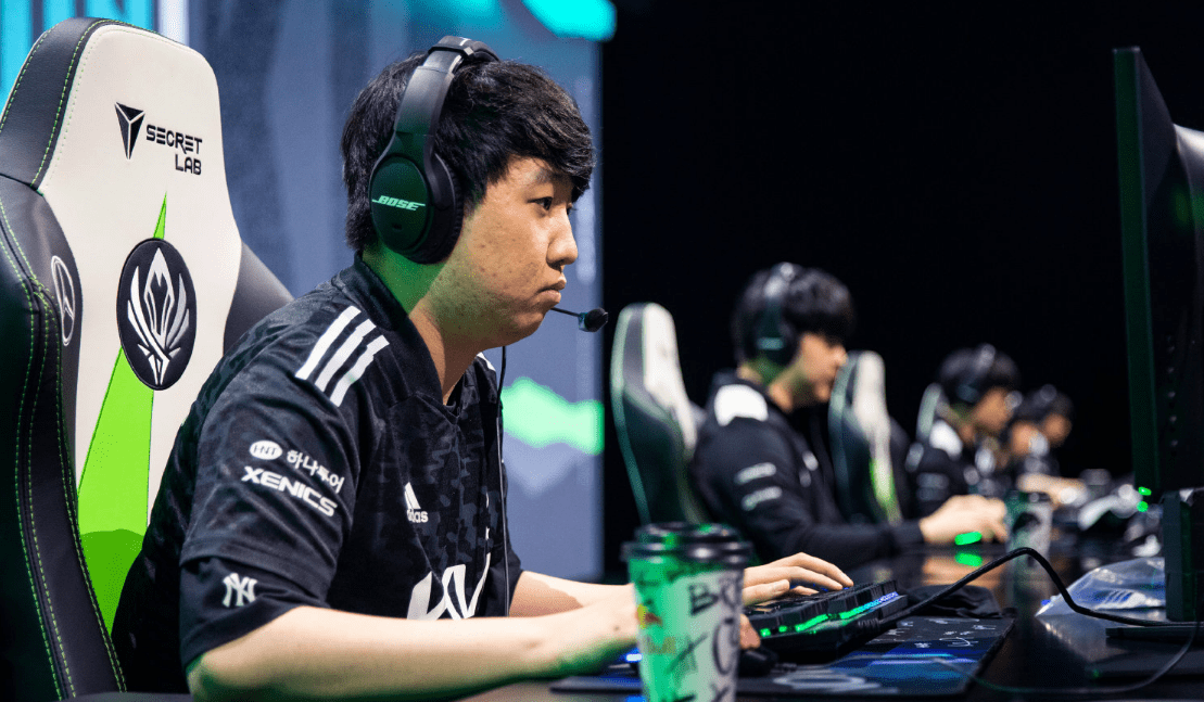 关于CLG力克DFM，Bin关键团战开团秒人宿敌对决入围赛，让粉丝疯狂欢呼的信息