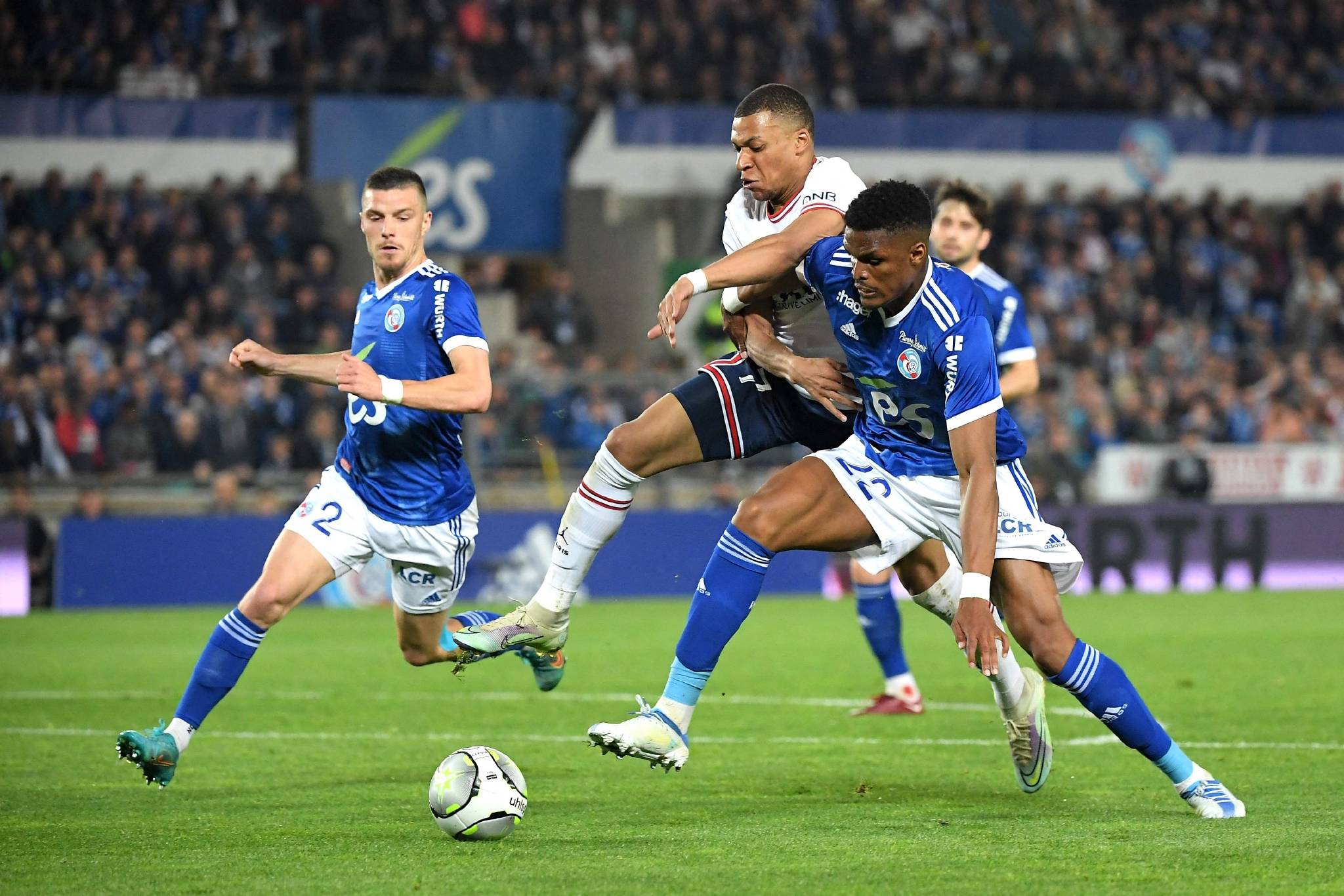 开云体育入口-法甲球队在比赛中取胜,成为球迷心中焦点