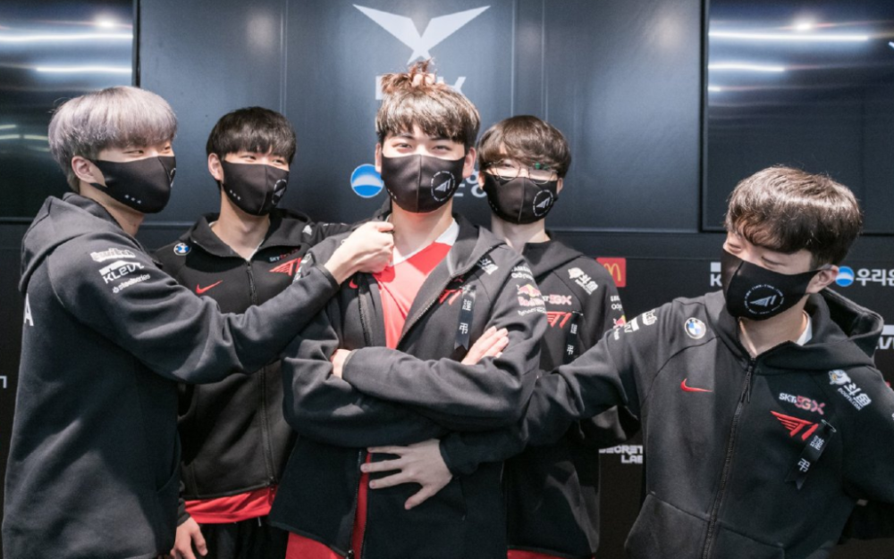 开云体育入口-DFM绝杀100T,Hanssama单局斩获MVP峡谷大战全球总决赛,强势挺进下一轮