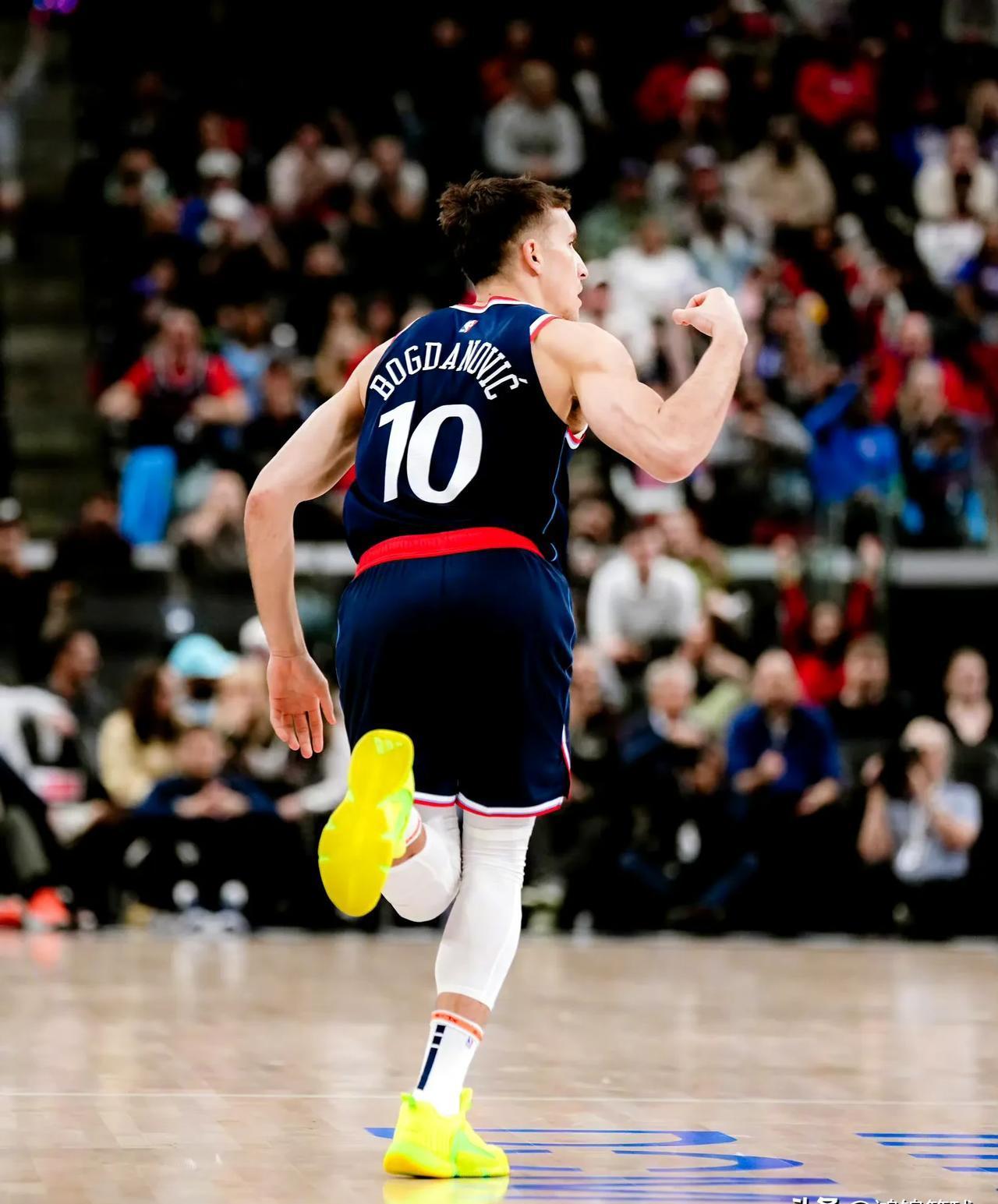 开云平台-包含火箭客场逆转灰熊，哈登砍下35分的词条