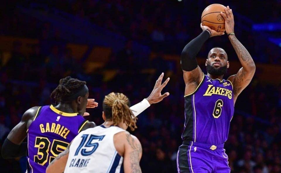 湖人队剧败黄蜂，车祸放空泰伦