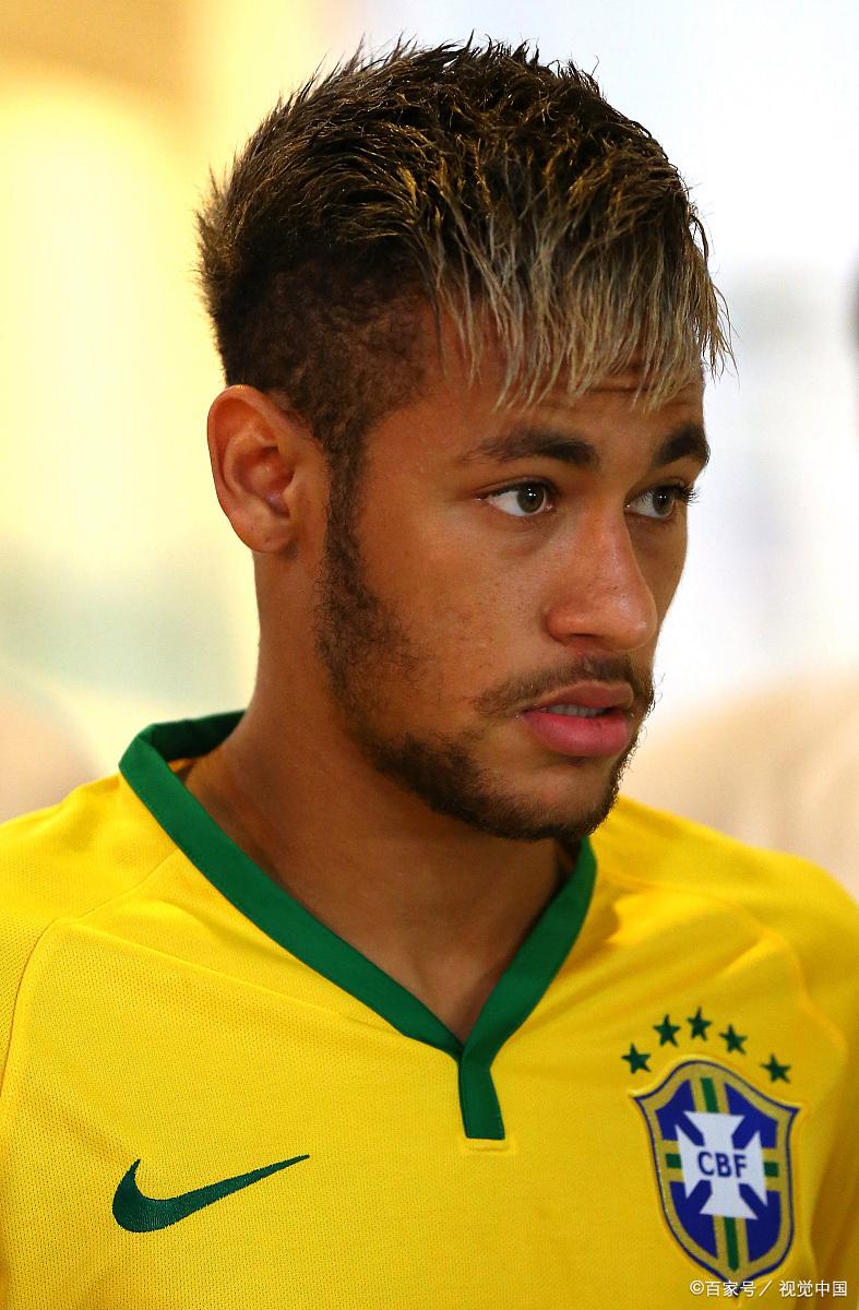 秘鲁0-4巴西，内马尔梅开二度