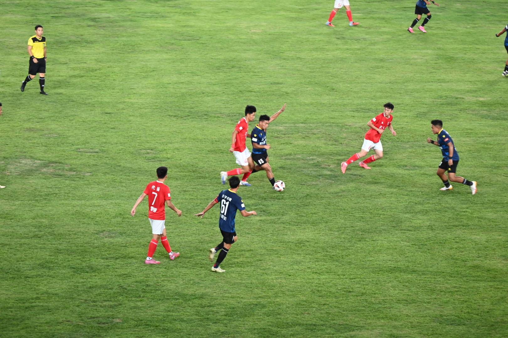 开云官网-国内足球联赛剧情跌宕起伏，球员表现神勇