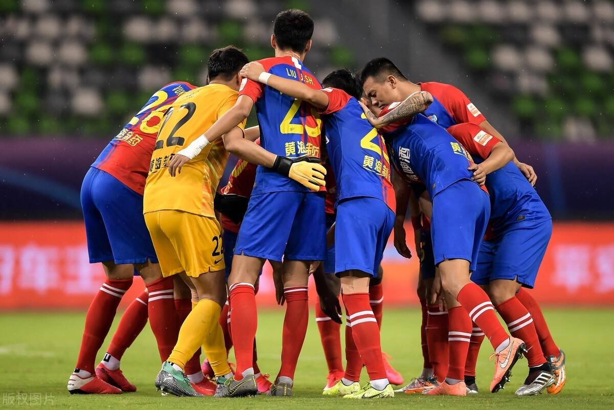 武汉卓尔艰苦战平浙江绿城，难分胜负场面激烈