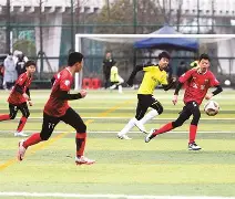 开云体育入口-燃情对决：铁血角逐再现辉煌