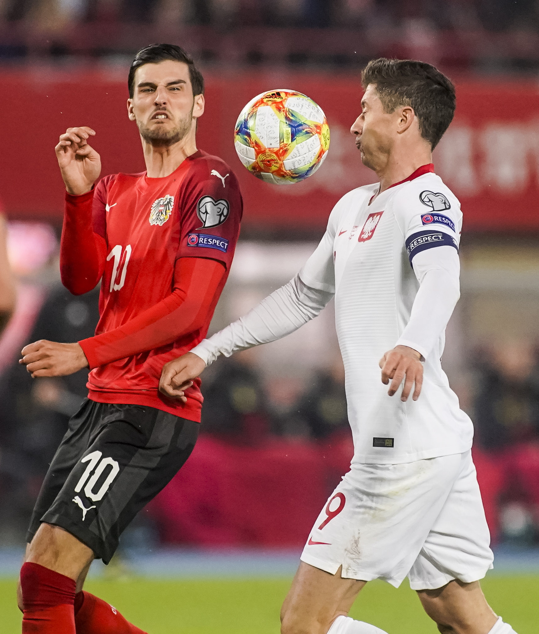 开云平台-奥地利队轻取波兰队，奥恰洛夫点燃赛场的简单介绍