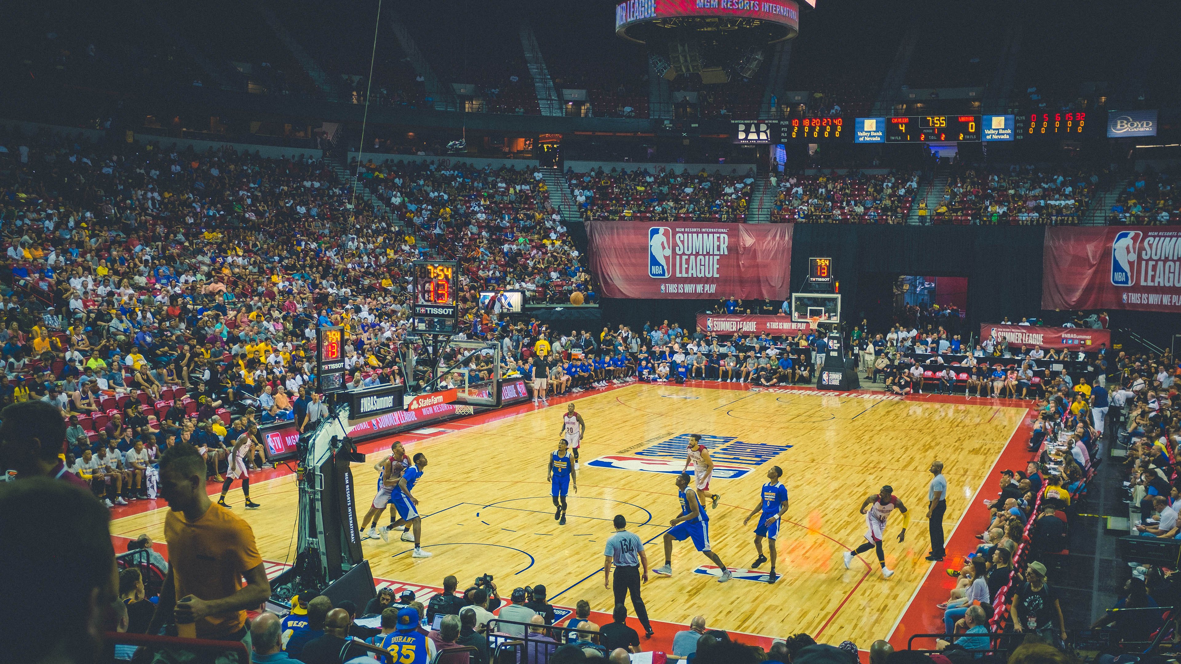 北极光下的逆袭，戈贝尔冰封雄鹿，吉林队横跨地球的战术奇迹